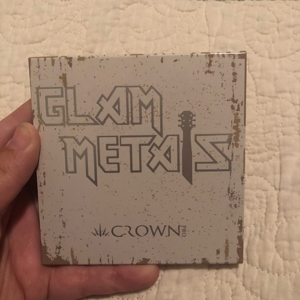 Crown Pro Glam metals palette
